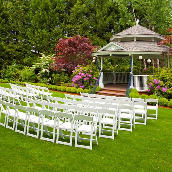 puede decorar los baños de renta para fiestas según el tema de su evento